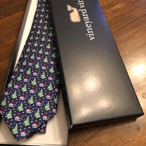 Vineyard Vines Men’s Christmas Tie! New with tags!